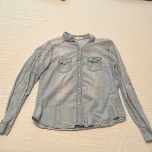 Chambray shirt with pearl snap style buttons!